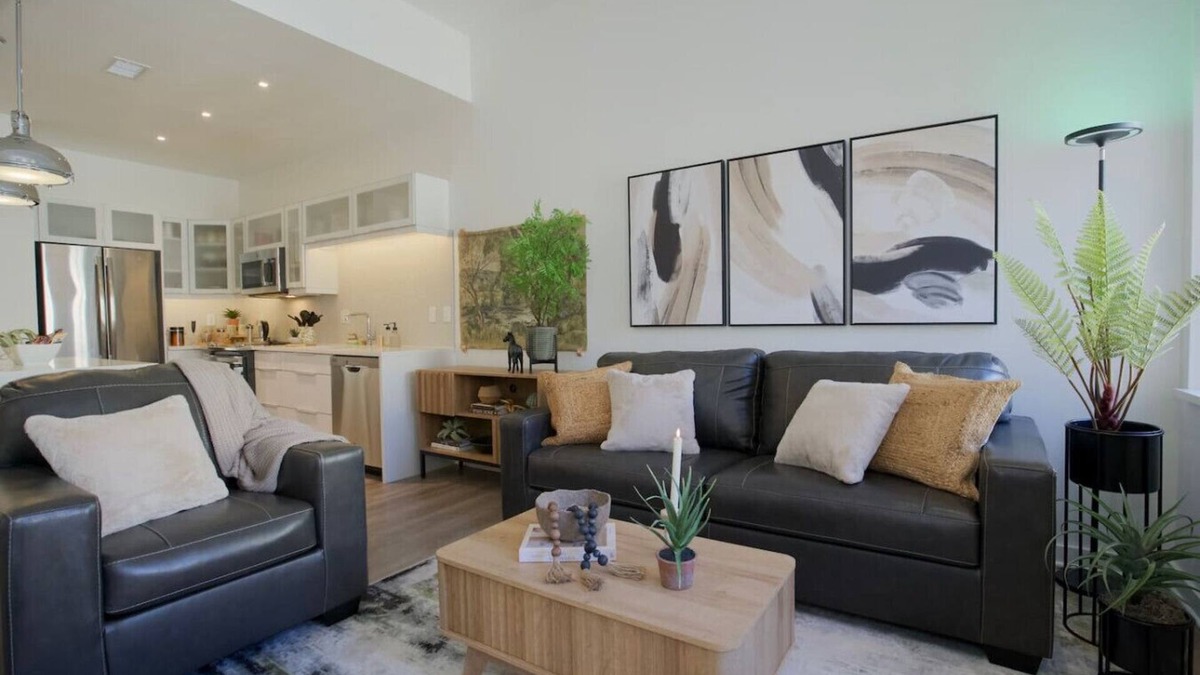 Downtown Kansas City Apartment | City Sky II |King Bed Apt |DT KC |No Cleaning Fee