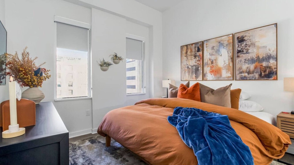 Downtown Kansas City Apartment | City Sky Lux DT King Bed Apartment No Cleaning Fee