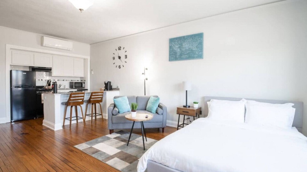 Peoria Apartment | CITY VIBES - Modern Suite in the heart of Downtown