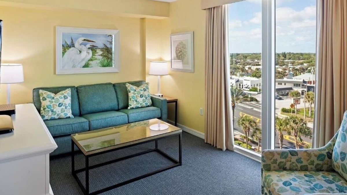 Ormond Beach Resort | City-View 1BR Condo – Full Kitchen, Resort Pool Access & Ideal Central Location