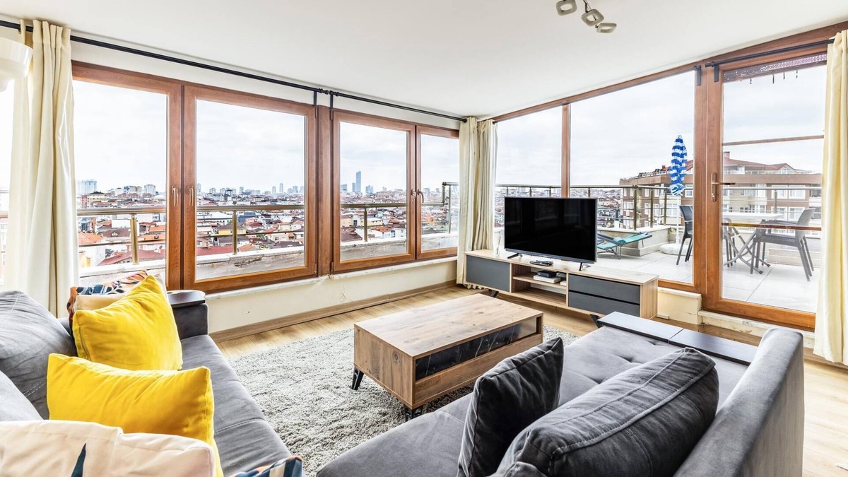 Yukarı Dudullu Mahallesi Apartment | City View Flat w Terrace 10 min to Buyaka Mall