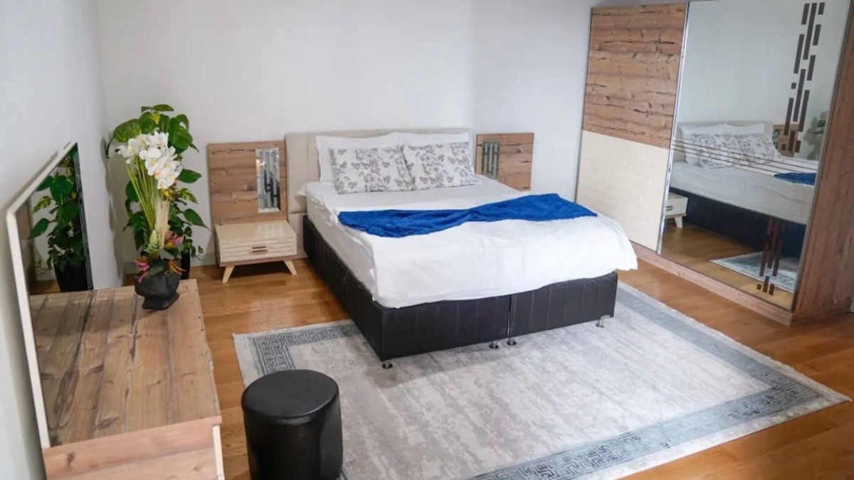 Bomonti Apartment | City View Haven: Balcony Apartment in Şişli, Istanbul