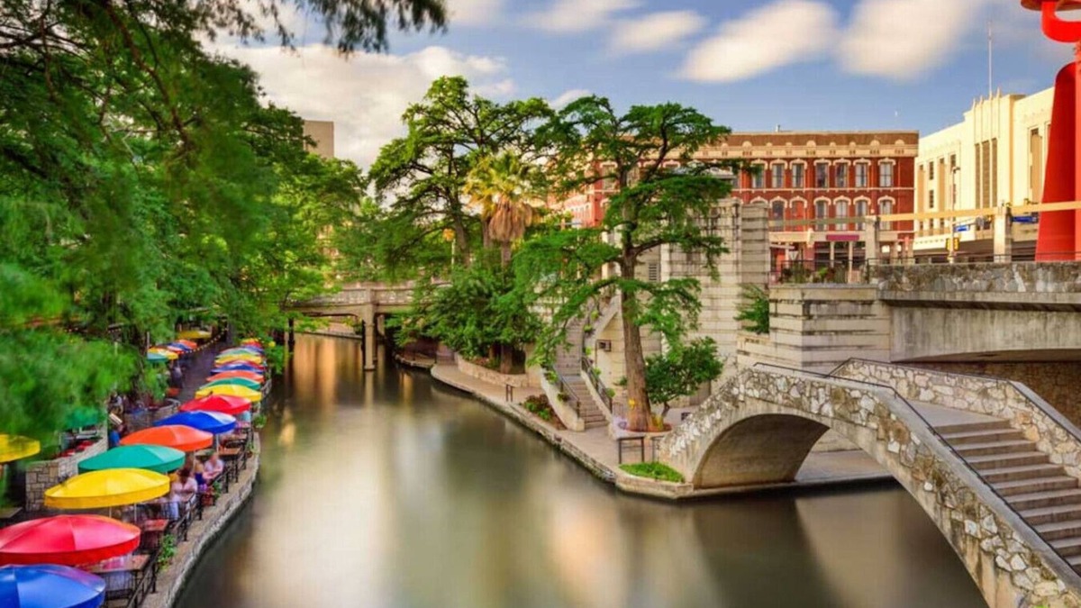 Historic Garderns House | City View! Walk 2 AlamoDome/RiverWalk. Spurs game!