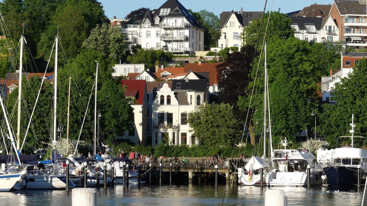 Flensburg Apartment | City villa with harbor panorama