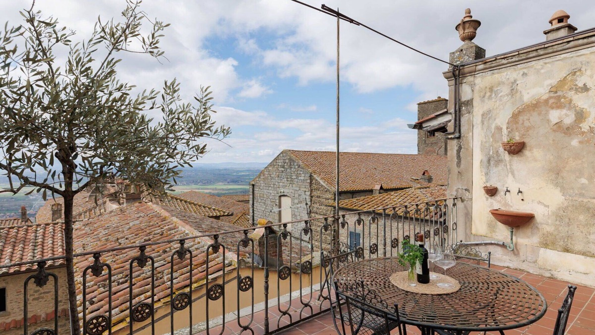 Cortona Old Town Apartment | City/Village Apartment in Cortona with 1 bedrooms sleeps 4