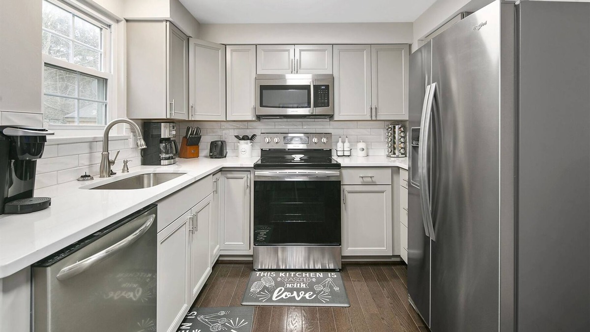 Countryside House | CityLimits: Charming Townhome 40 Min from DC