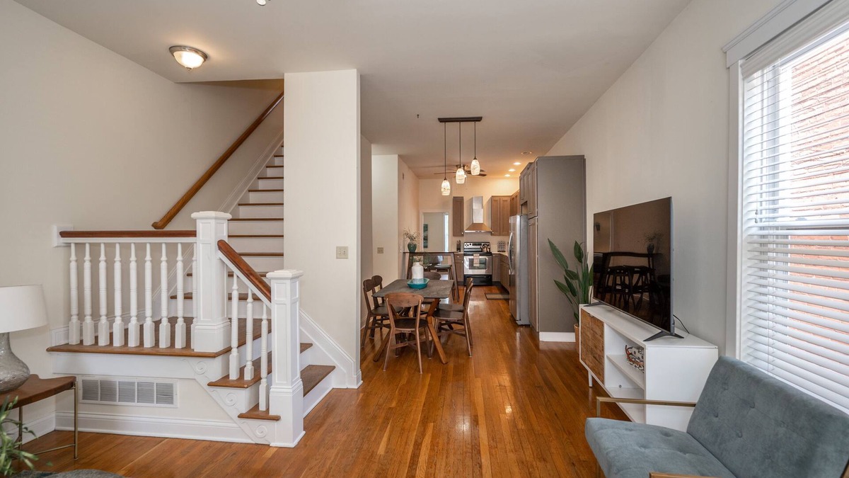 Mount Adams House | Cityscape Escape | Local Eateries