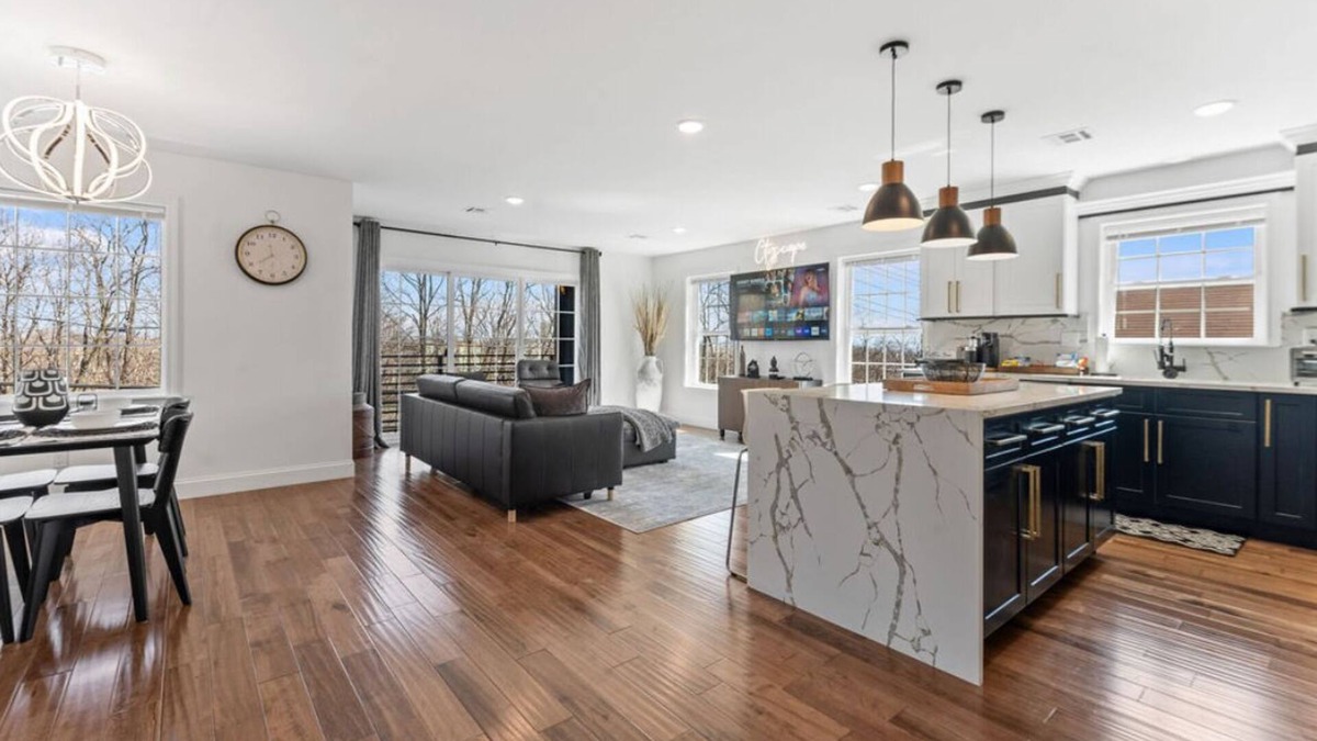 Weequahic Apartment | Cityscape Unit LOCATED APPROX 5 MIN. FROM NEWARK LIBERTY INTERNATIONAL AIRPORT