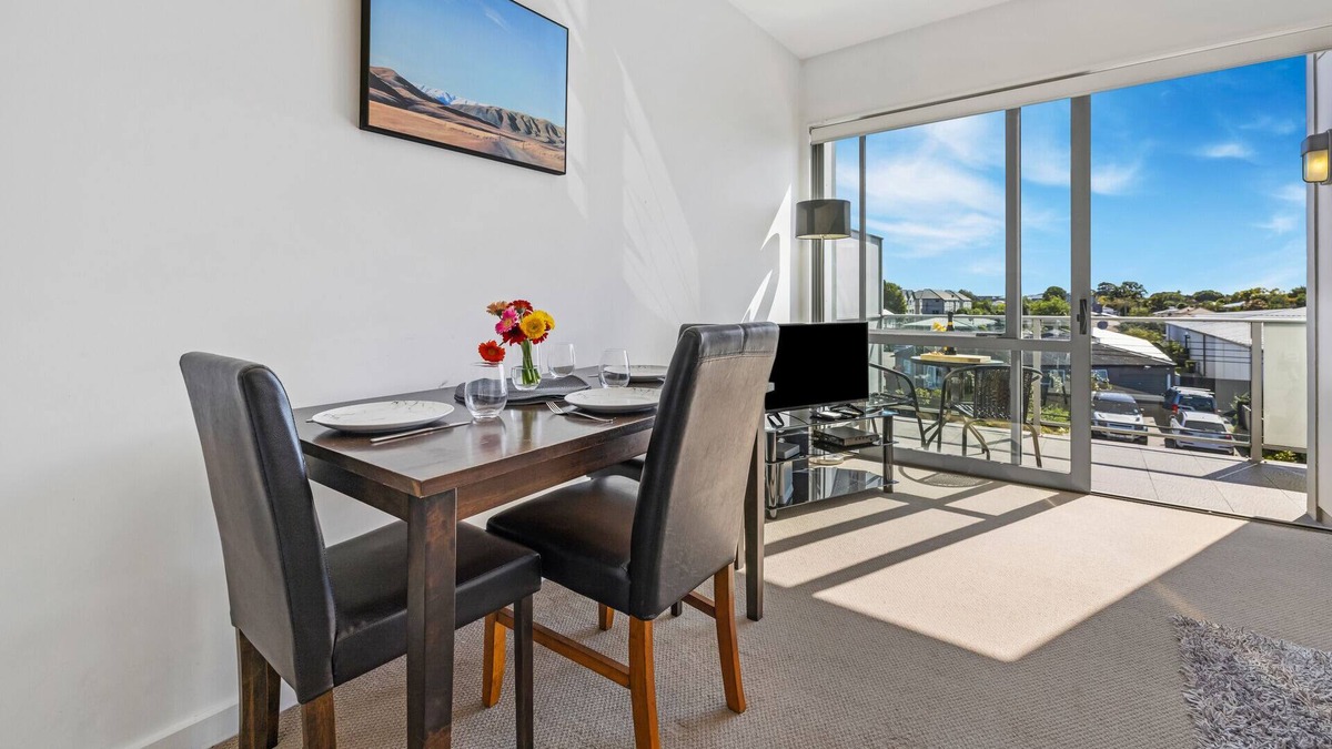 Linwood Cottage | Cityside on Cashel - Christchurch Apartment