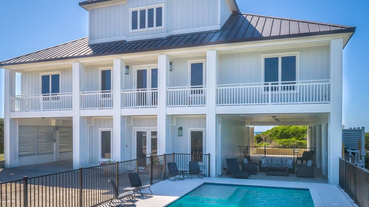 Plantation House | CJ's Beach Front 6 BR Heated Pool Private Home