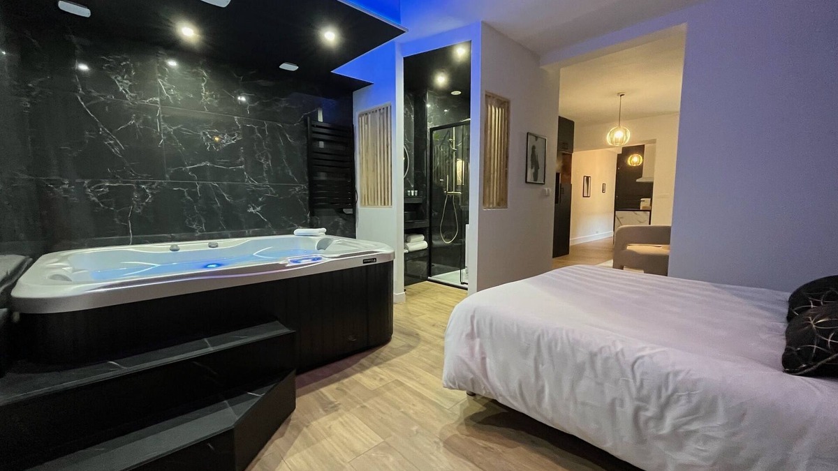 Cernay Apartment | CK Suite & Spa Appartement de Luxe Avec Jacuzzi et Terrasse Paysagée à Reims