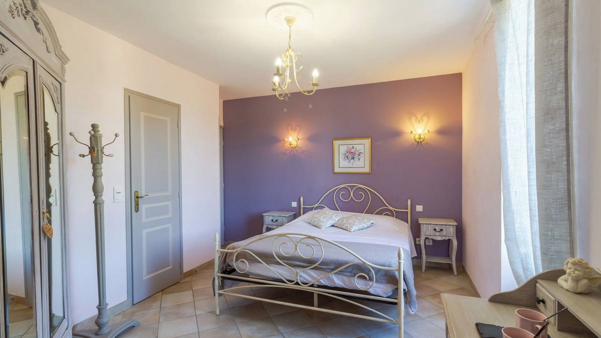 Proissans Bed & Breakfast | Clémentine Room – Romance and Comfort – Shared Pool