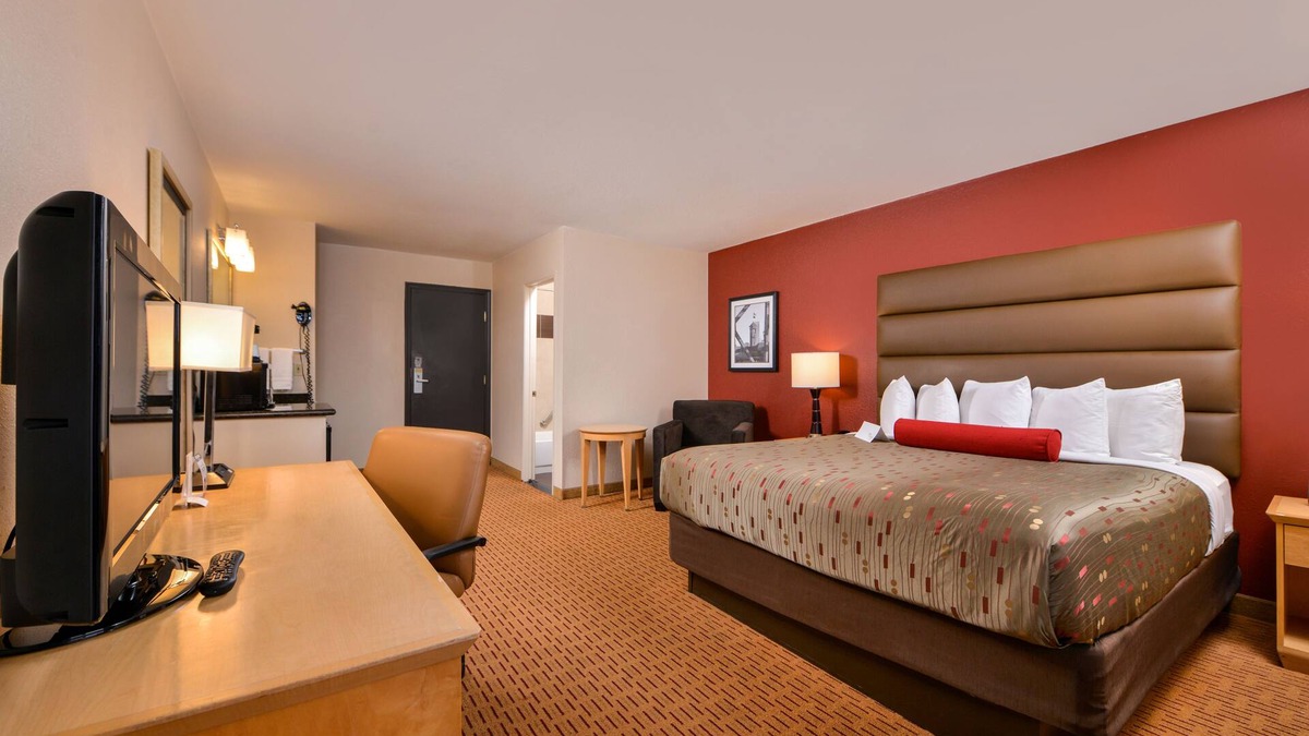 Clackamas Hotel | Clackamas Inn & Suites