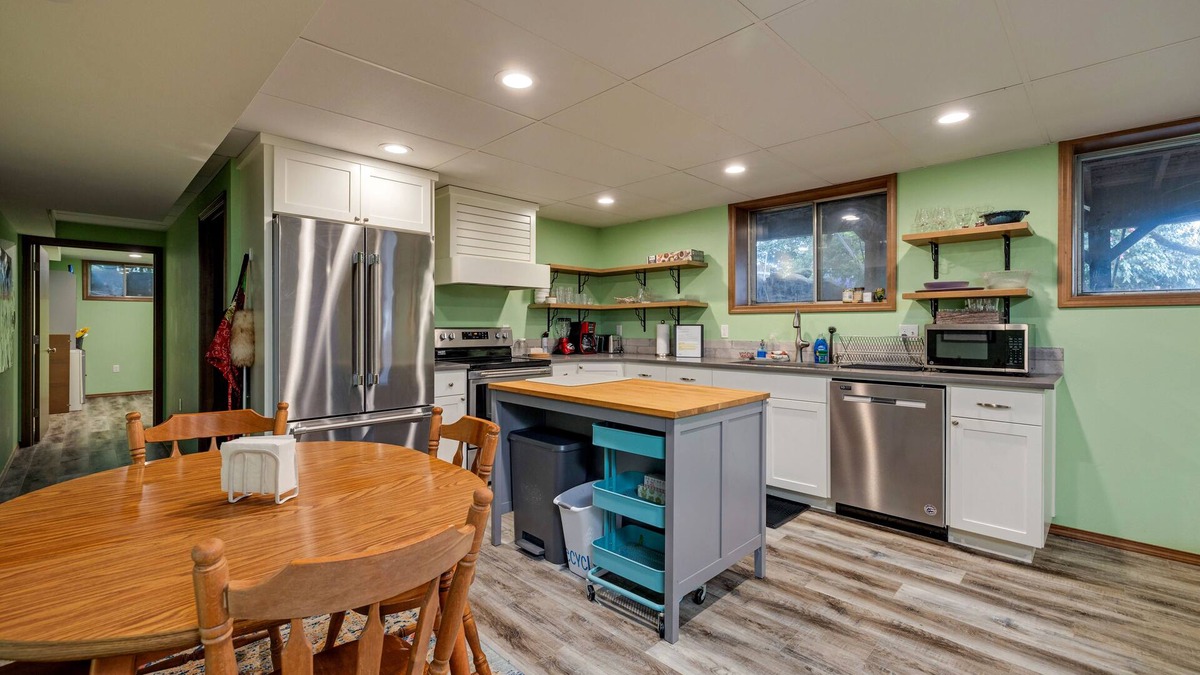 Clackamas Apartment | Clackamas Oregon+ charming 3bedrm home+ family friendly