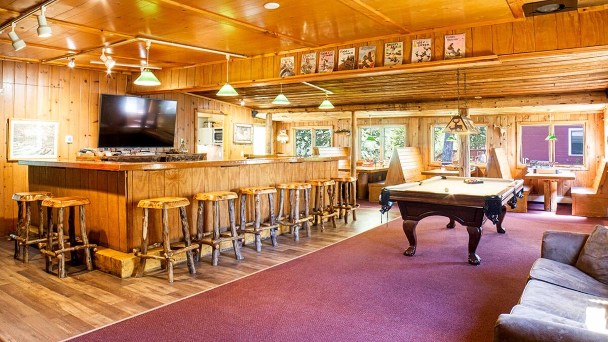 Clam Lake House | Clam Lake Lodge & Wapiti Cabin