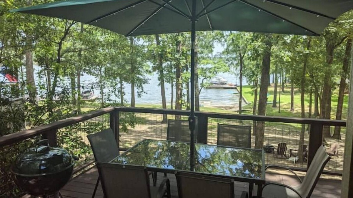 Scroggins Cabin | Clancy's Chalet: Lake Cypress Springs Cabin, Boat Slip, Huge Deck, Kayak + More