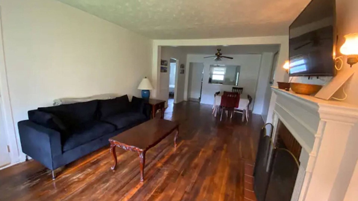 Lexington House | ‘Clara’ Just Off I-75! 2 Full Bedrooms!