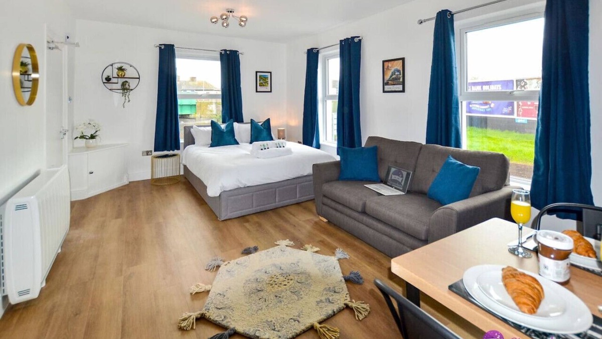 Salisbury Apartment | Clarabel Studio Apartment - Stayseekers