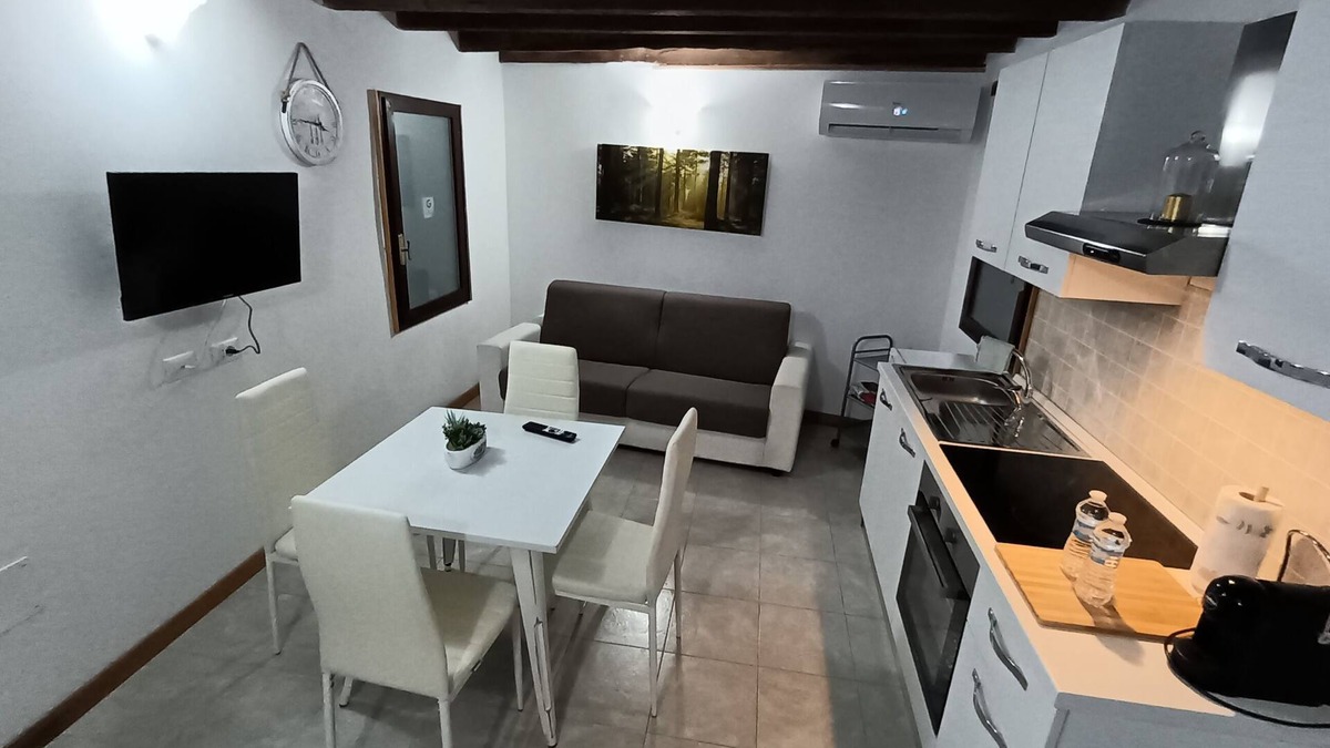 Apricale Apartment | Clare House