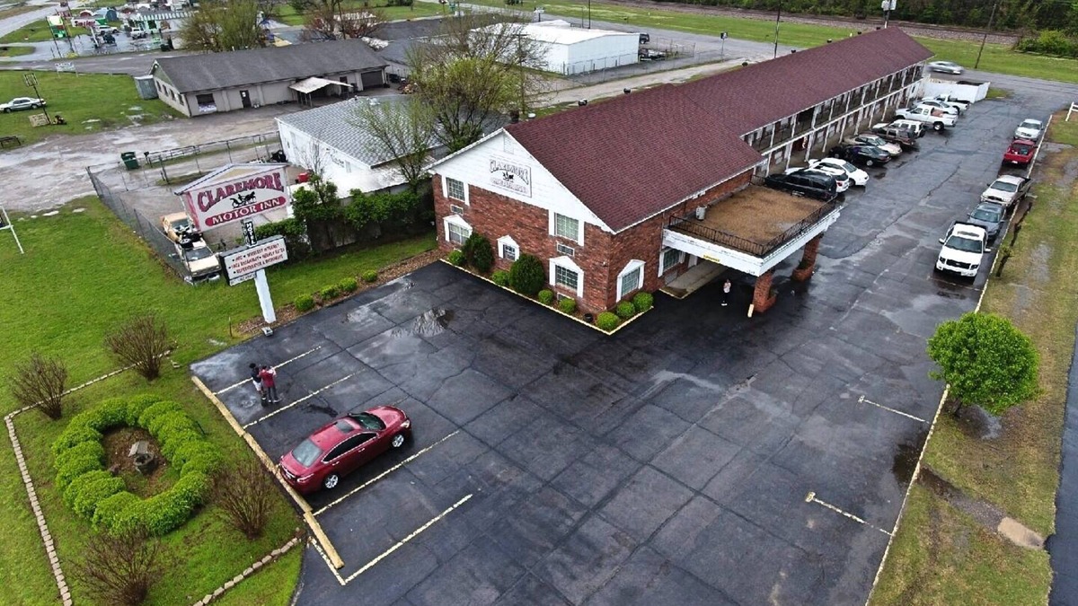 Claremore Hotel | Claremore Motor Inn
