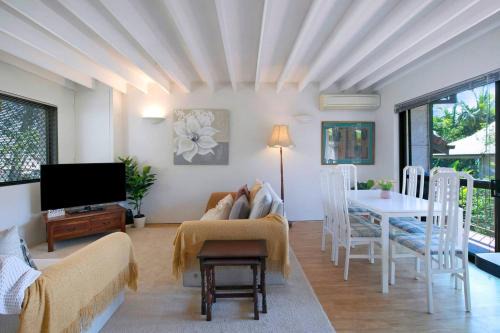 Indooroopilly House | Clarence Corner - Contemporary meets Cottage Style