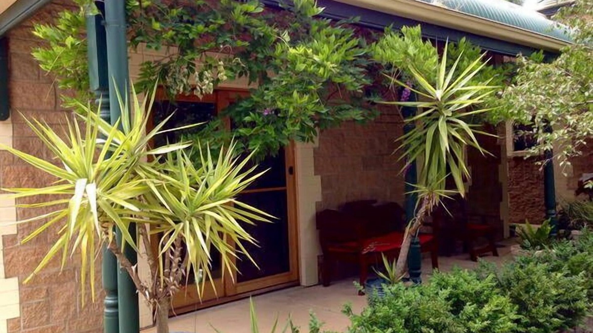 Clare Hotel | Clarevale Cottage B&B