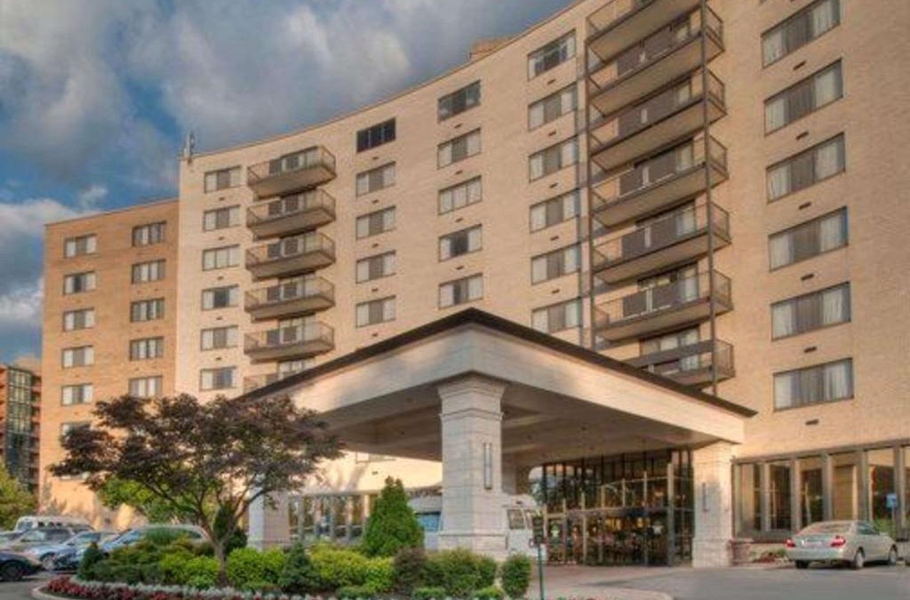 Court House Hotel | Clarion Collection Hotel Arlington Court Suites
