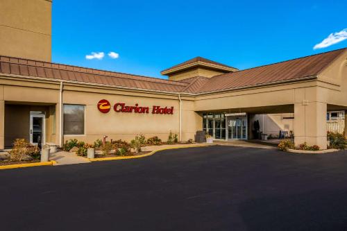Joliet Hotel | Clarion Hotel & Convention Center Joliet