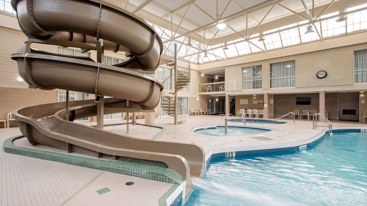 Brandon Hotel | Clarion Hotel & Suites