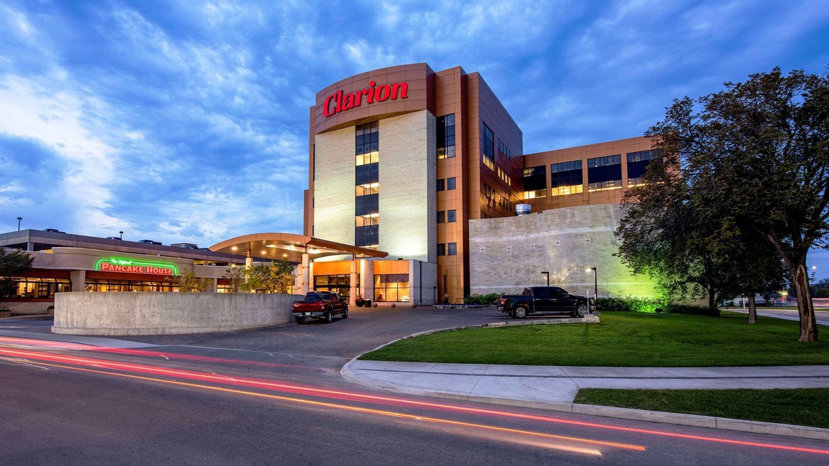 St. James Hotel | Clarion Hotel & Suites