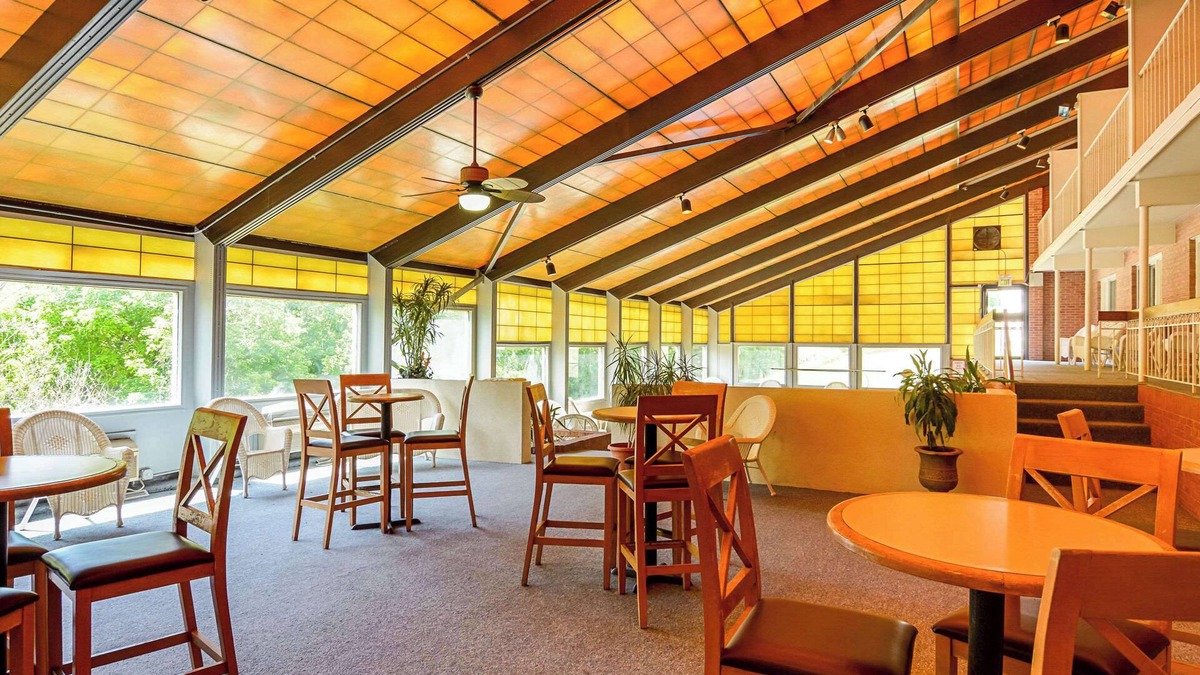 Halltown Hotel | Clarion Inn Harpers Ferry - Charles Town