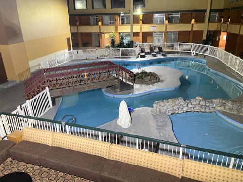 Kearney Hotel | Clarion Inn & Suites and Convention Center