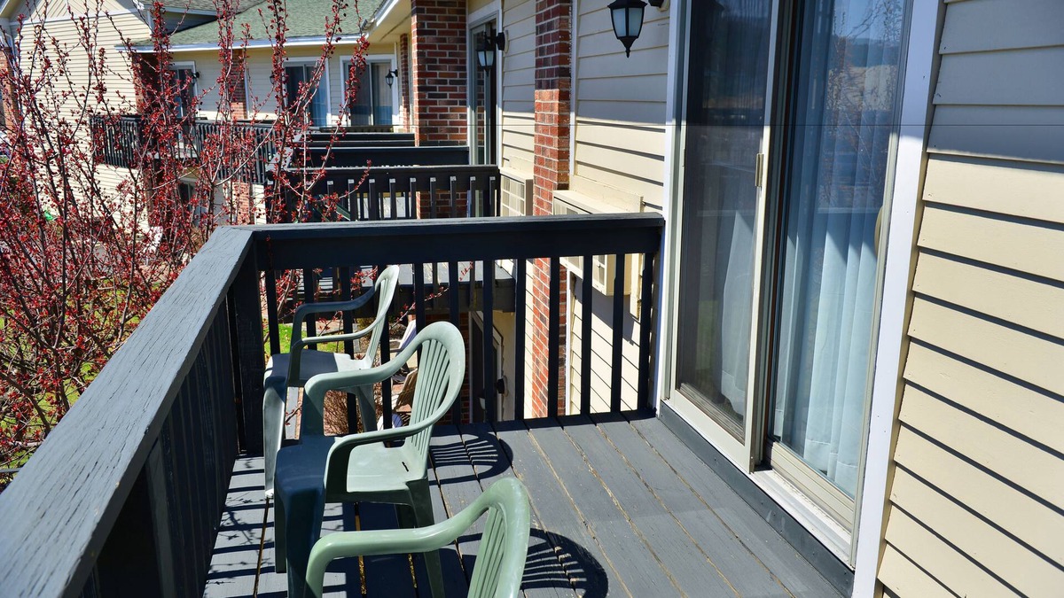 Lake George Hotel | Clarion Inn & Suites at the Outlets of Lake George