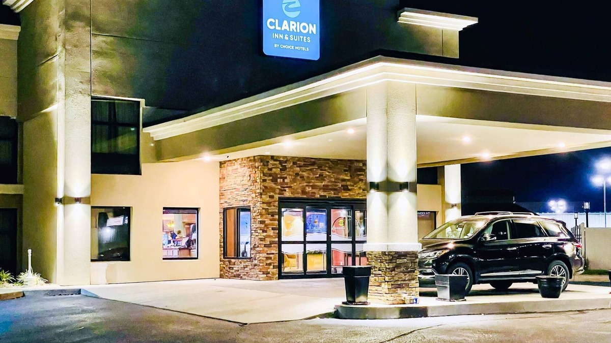Evansville Hotel | Clarion Inn & Suites
