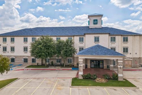 Weatherford Hotel | Clarion Inn & Suites Weatherford South
