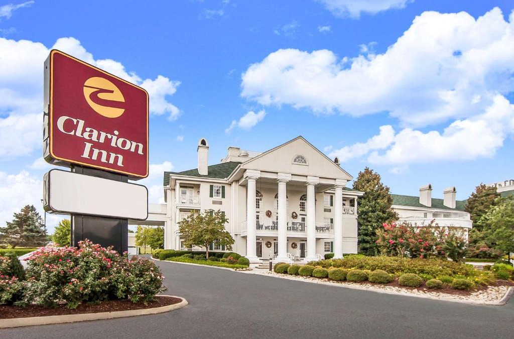 Sevierville Hotel | Clarion Inn Willow River