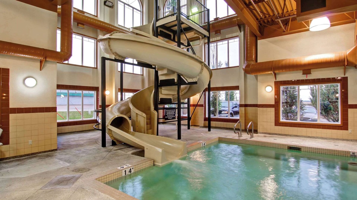 Rimbey Hotel | Clarion Pointe