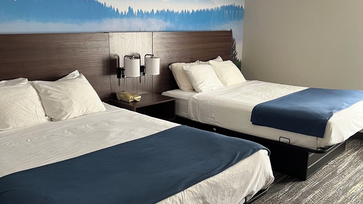Dillard Hotel | Clarion Pointe-Dillard near Blue Ridge Mountains