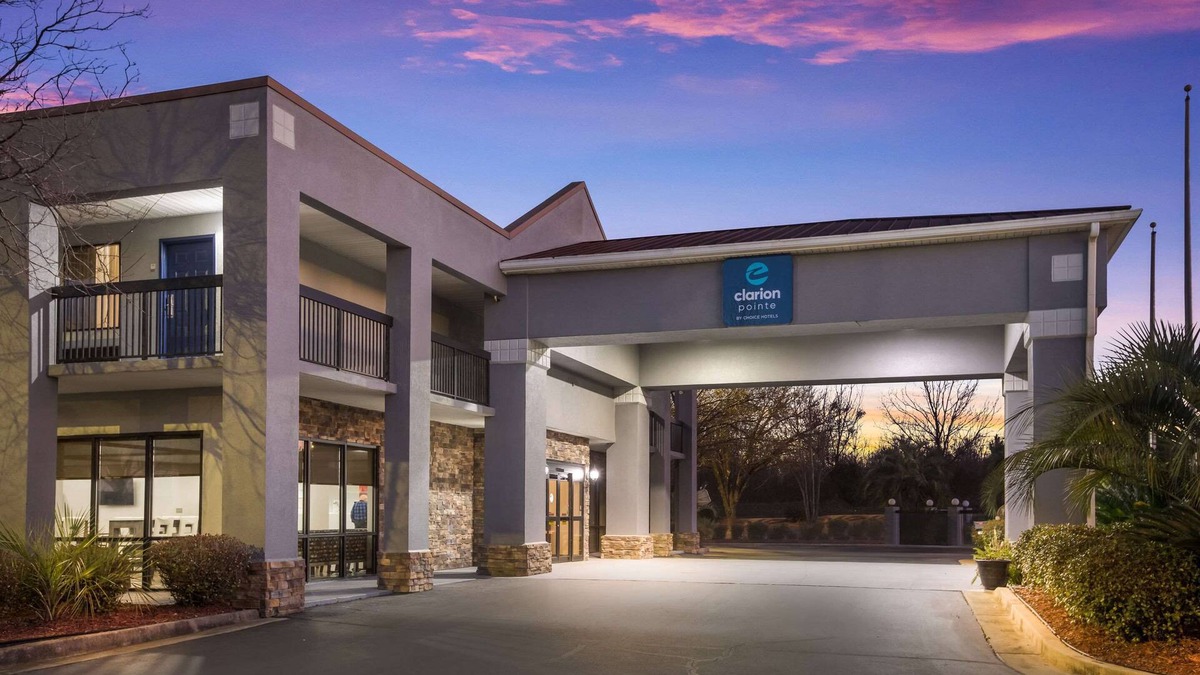 Forsyth Hotel | Clarion Pointe Forsyth I-75