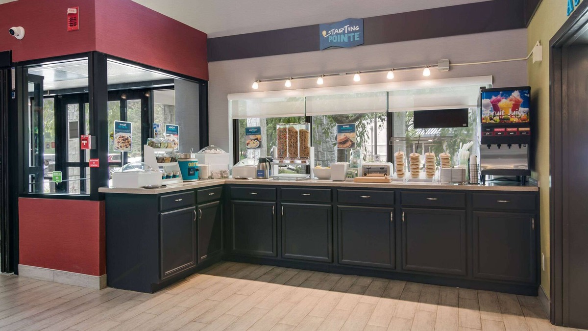Jamestown Hotel | Clarion Pointe Jamestown - Falconer