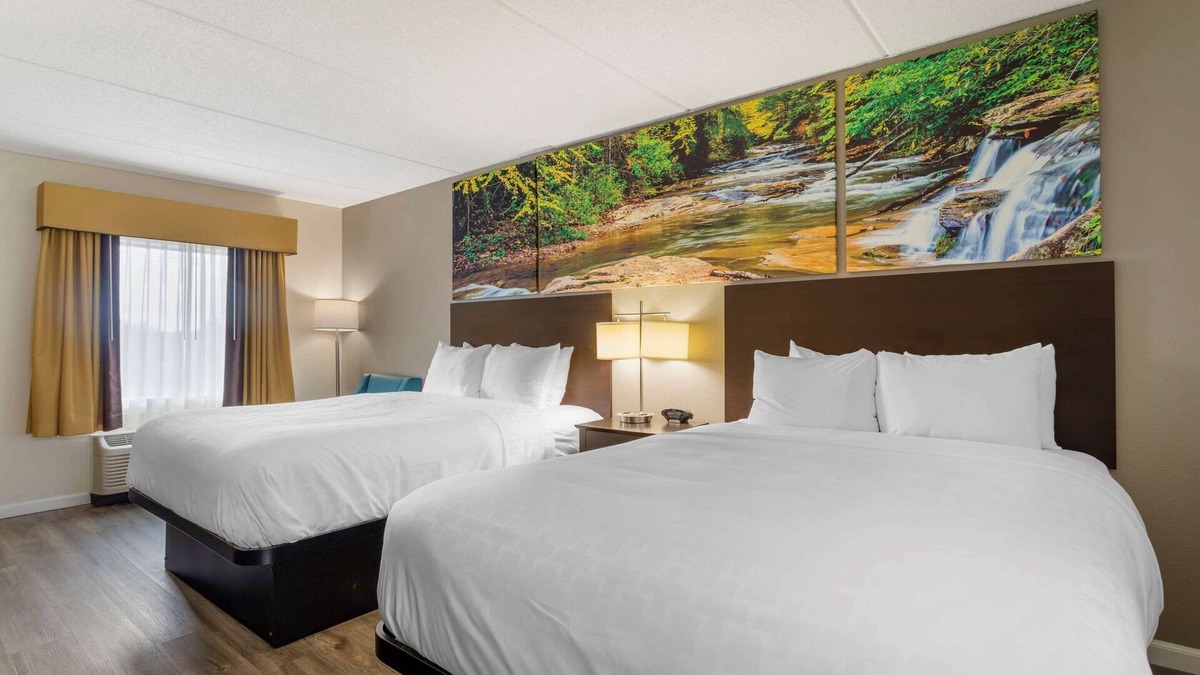 Kimball Hotel | Clarion Pointe Kimball By Choice Hotels