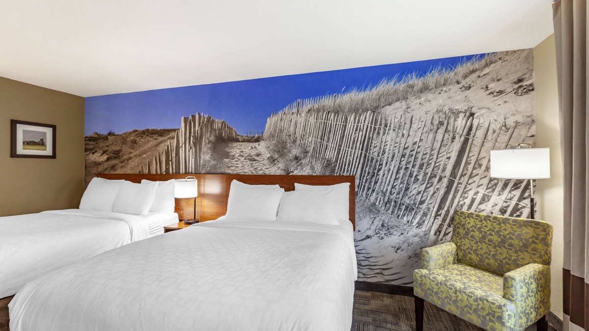 Mount Pleasant Hotel | Clarion Pointe Racine - Mount Pleasant