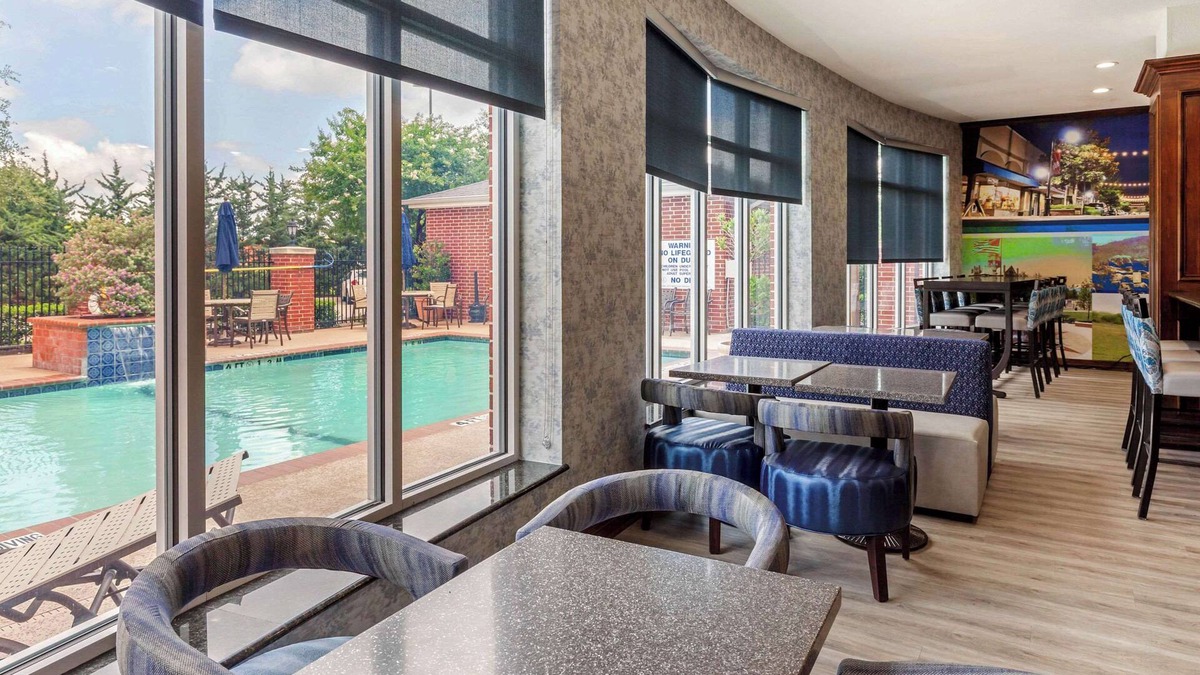 Sulphur Springs Hotel | Clarion Pointe Sulphur Springs