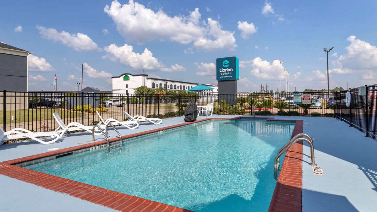 Sulphur Hotel | Clarion Pointe Sulphur - Lake Charles