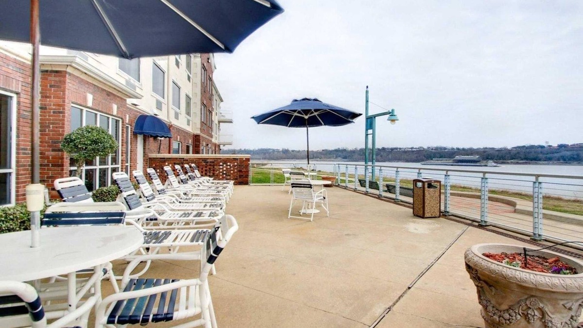 Vidalia Hotel | Clarion Suites