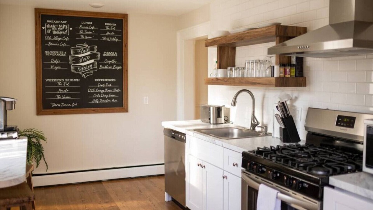 Clarkston Condo | Clark Suite - Millpond Inn