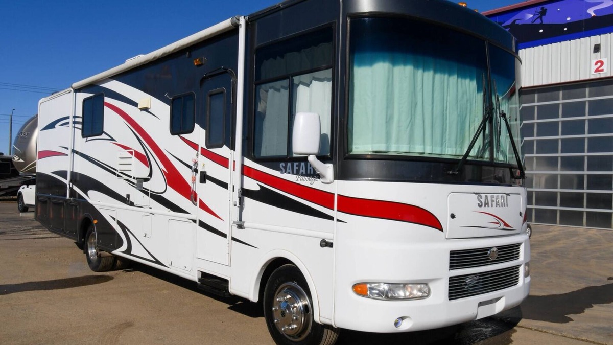 Leduc House | Class A 2008 Monaco Safari 330