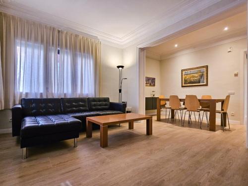 Sant Gervasi – la Bonanova Apartment | Classbedroom Park Güell Apartment