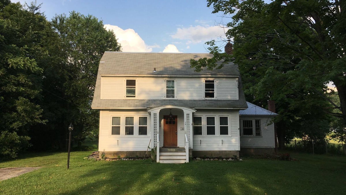 Poultney House | Classic 1920s Farmhouse Beautifully Restored, Idyllic Setting with EV charging