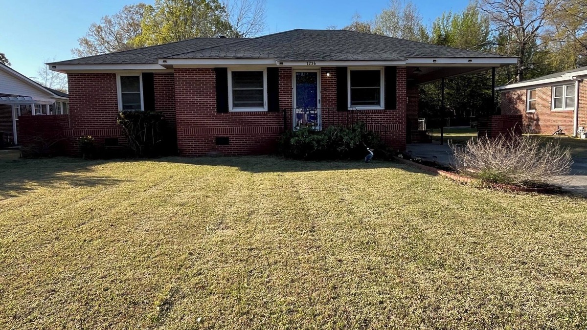 Hanahan House | Classic 3-bedroom 2-full bath Bungalow in Old Hanahan with Sunroom and Yard